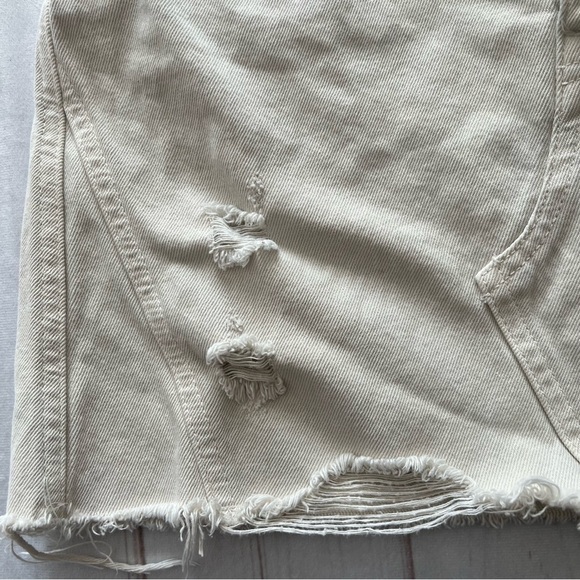 We The Free Women's Khaki Denim Mini Skirt Size 30 Casual Distressed Frayed Hem - Picture 10 of 14